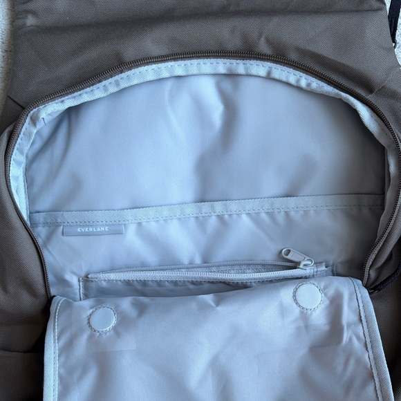 Everlane Renew Transit Backpack - Picture 3 of 4